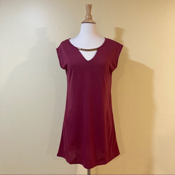 Keyhole Necklace V Neck Shift Dress Burgundy - Picture 4 of 7